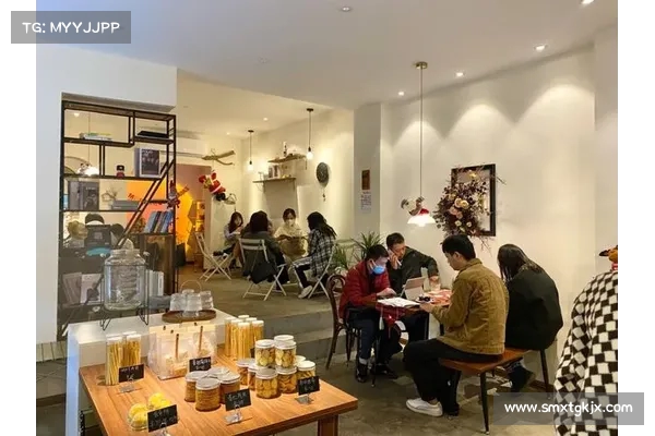 陈梦社媒晒生活照街头漫步与享受甜品瞬间展现轻松愉悦的日常时光 陈梦社媒晒生活照街头漫步与享受甜品瞬间展现轻松愉悦的日常时光